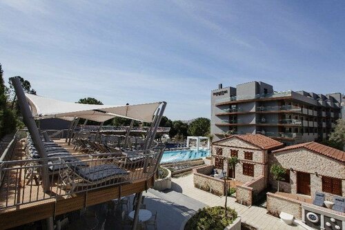 Гостиница DoubleTree by Hilton Hotel Kusadasi в Кушадасы