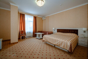 Triumph (Krasnodar, Tsentralniy City administrative district, Tsentralniy Microdistrict, Promyshlennaya ulitsa, 15), hotel
