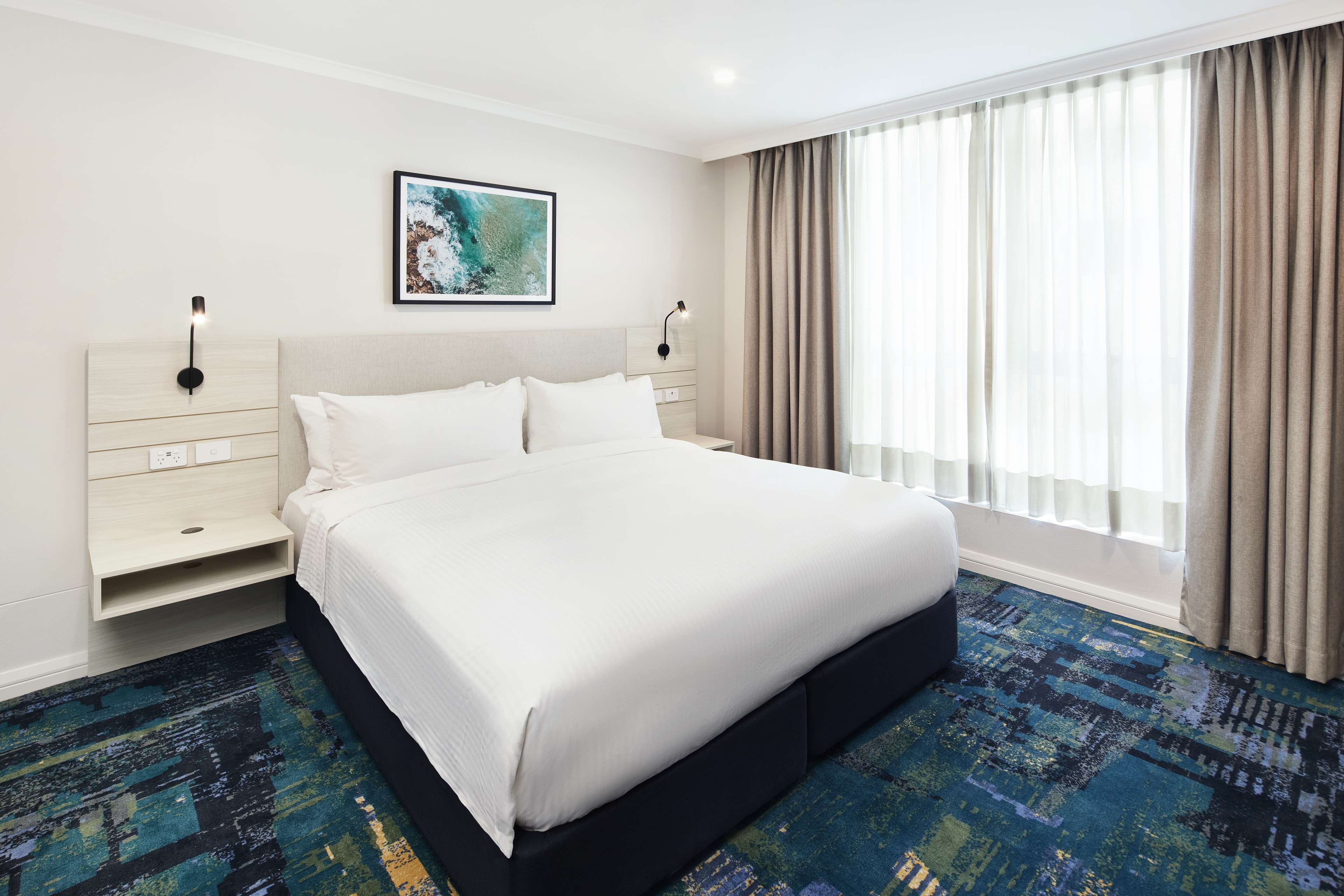 Фото Radisson Hotel & Suites