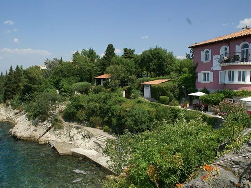 Жильё посуточно Welcoming Bungalow on Beach in Kraljevica