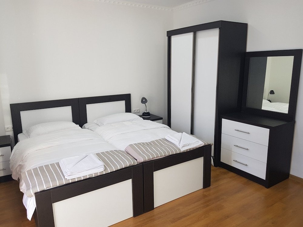 Фото Three Penguins Три Пингвина