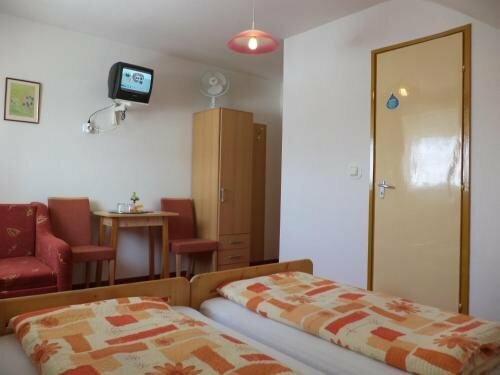 Гостиница Herkules Panzió в Зале