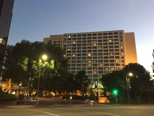 Гостиница Warner Center Marriott Woodland Hills в Лос-Анджелесе