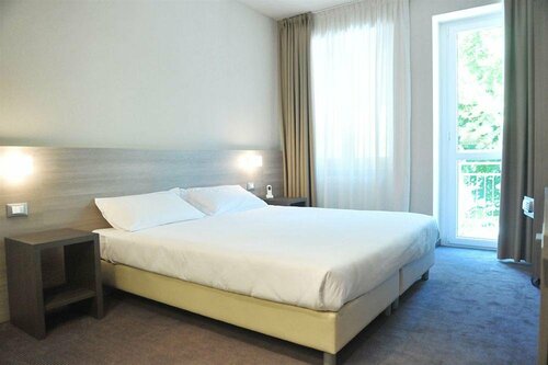 Гостиница Hll Hotel Lungolago Lecco