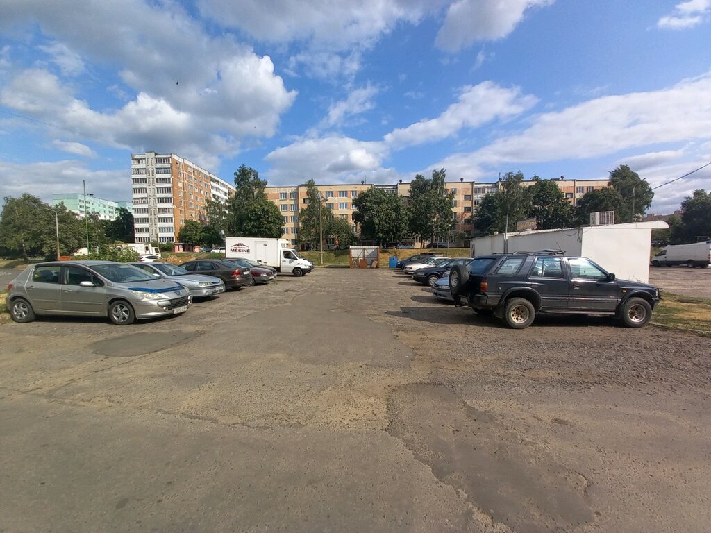 Otoparklar Parking lot, Moguilev, foto