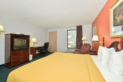 Гостиница Suburban Studios Hinesville - Fort Stewart Area в Хайнсвилле