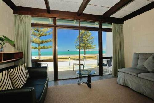 Hotel Whispering Sands Beachfront Motel, Gisborne, photo