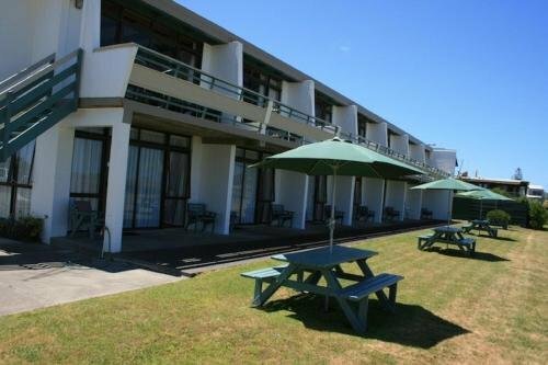 Гостиница Whispering Sands Beachfront Motel в Гисборне