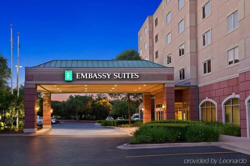 Гостиница Embassy Suites by Hilton Austin Arboretum в Остине