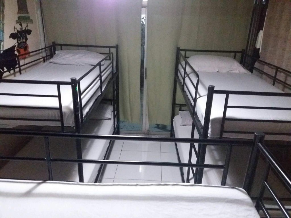 Фото Asoke Montri Hostel
