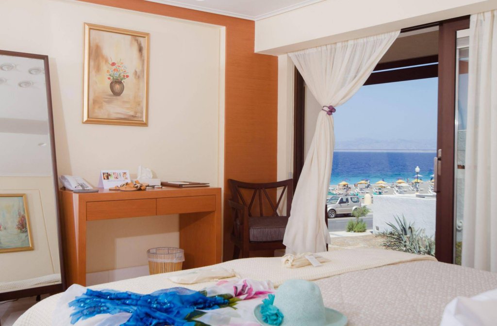 Фото Bellevue On The Beach Suites