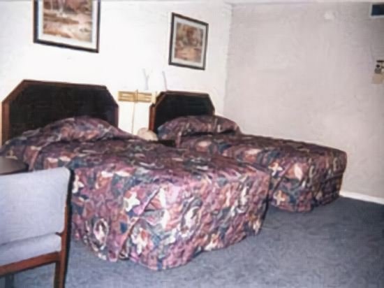 Фото Travelodge by Wyndham New Orleans West Harvey Hotel