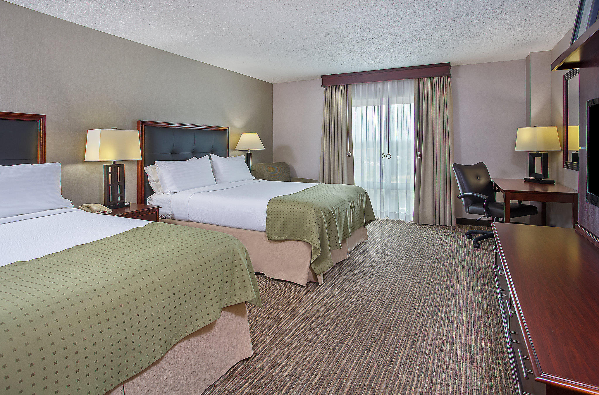 Фото Holiday Inn University Plaza-Bowling Green, an Ihg Hotel