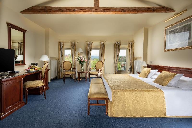 Фото Savoy Westend Hotel