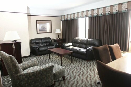 Гостиница Days Inn & Suites by Wyndham Rochester Hills Mi