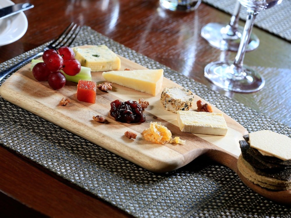 Фото Macdonald Norwood Hall Hotel