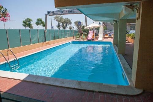 Фото Hotel Crown