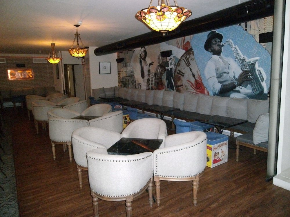 Фото Yellow Rose Hotel