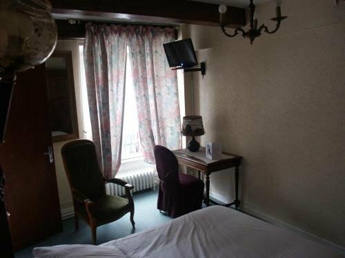 Хостел Hostellerie du Beffroy в Иссуаре