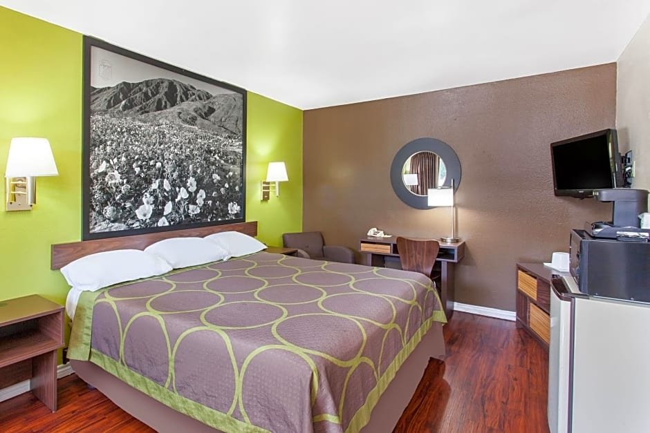 Фото Super 8 by Wyndham Los Angeles/Alhambra
