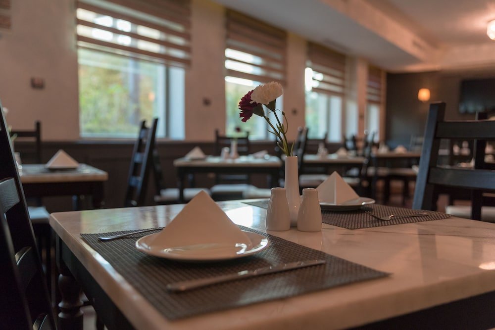 Фото Yellow Rose Hotel