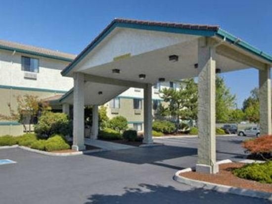 Гостиница Super 8 by Wyndham Portland Airport