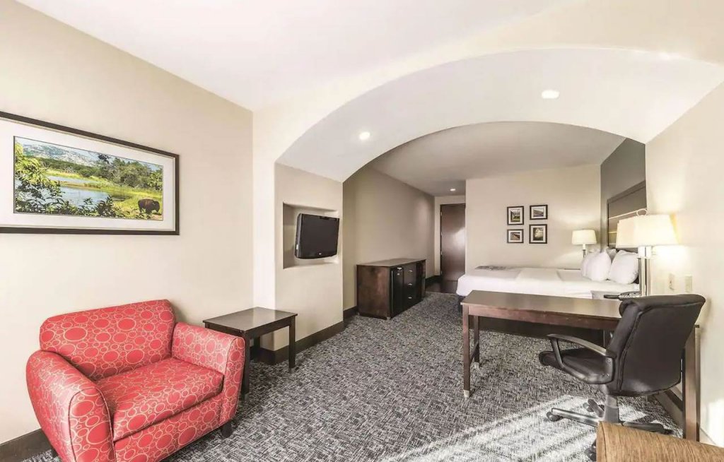 Фото La Quinta Inn & Suites by Wyndham Tulsa Catoosa Route 66