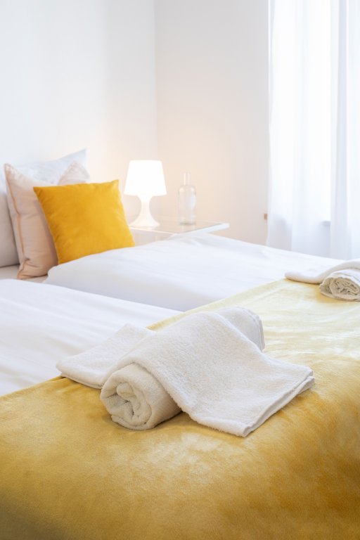 Фото Bright and Cozy Duplex Near City Center