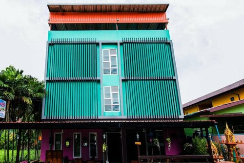 Гостиница Chalong Beach Hotel Phuket