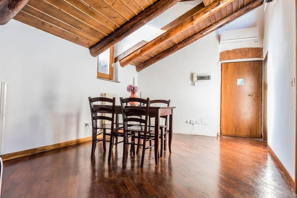 Фото Altido Big Wooden Apartment for 6 near Milano Center