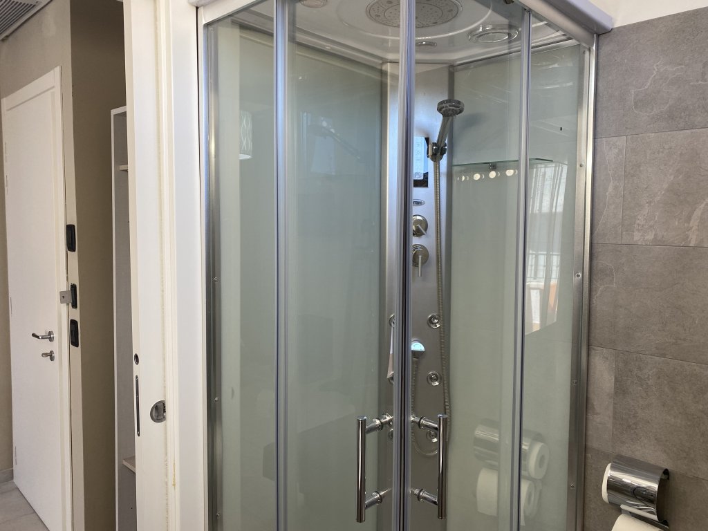 Фото Noah Beach Hotel