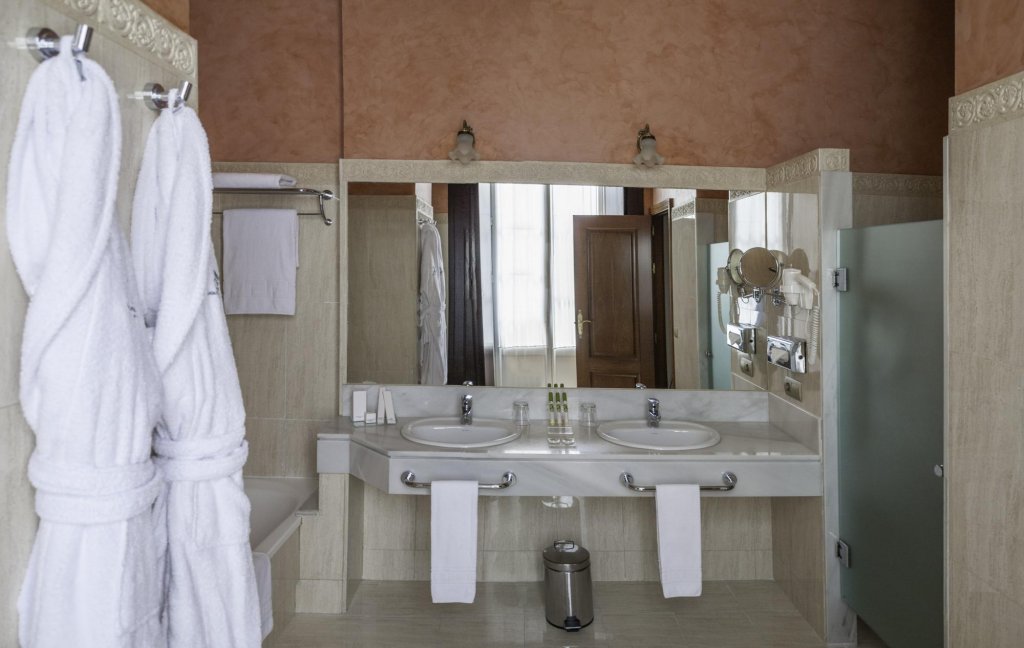 Фото Hotel Duques de Medinaceli