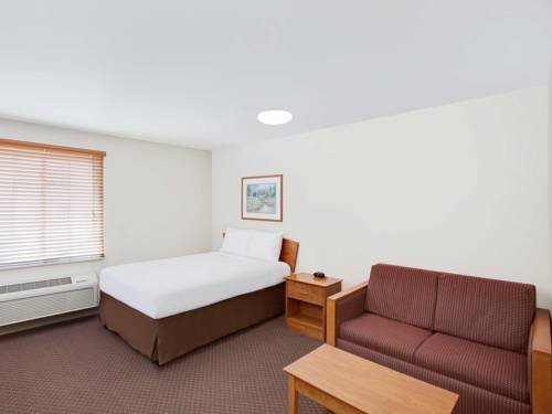 Фото WoodSpring Suites Houston La Porte