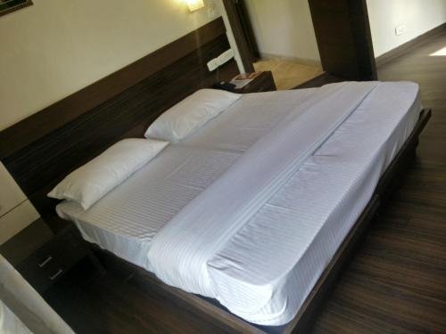 Фото Fabhotel Phoenix Hospitality