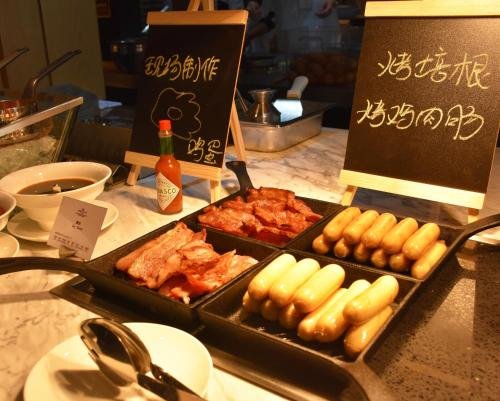 Фото Crowne Plaza Qingdao Oriental Movie Metropolis, an Ihg Hotel