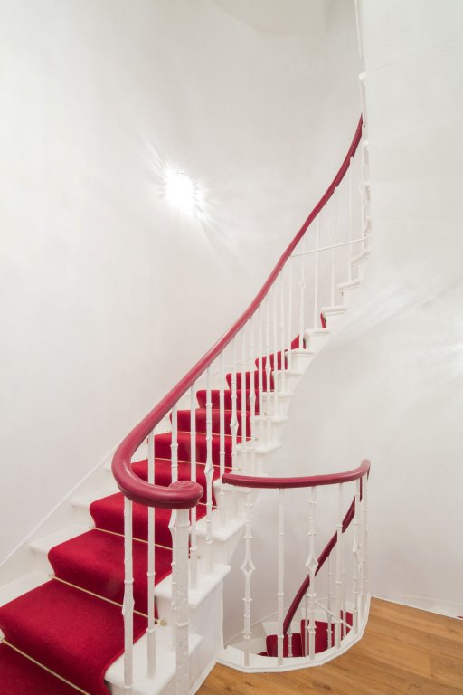 Фото Edinburgh Castle Apartments and Suites