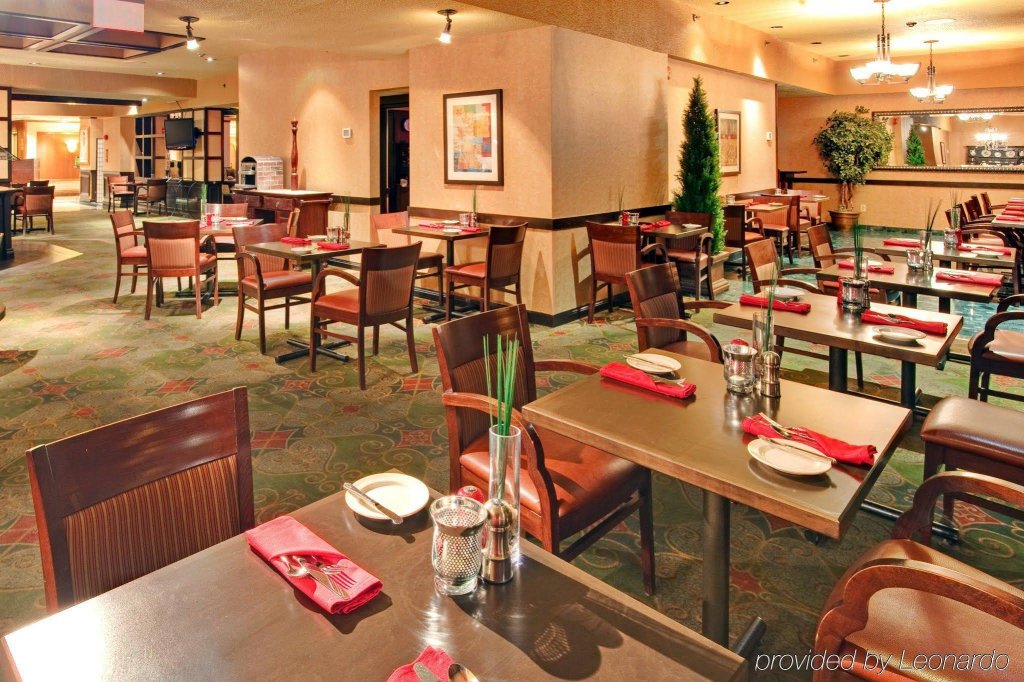 Фото Holiday Inn Toronto International Airport