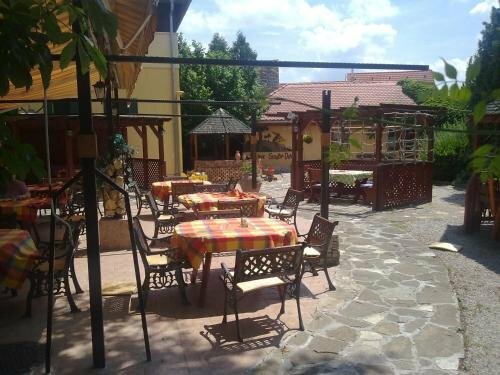 Гостиница Vadász Panzió És Étterem в Сомбатхее
