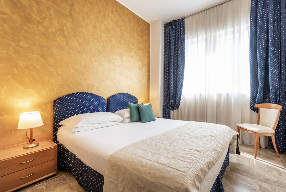 Фото Hotel Ascot