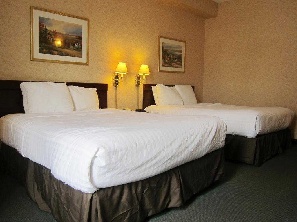 Фото Days Inn by Wyndham Toronto East Lakeview