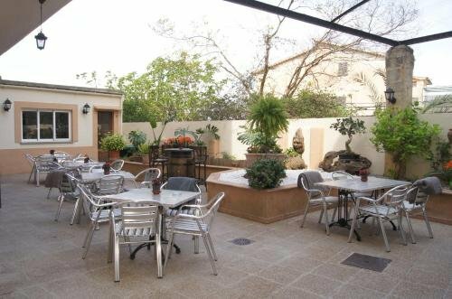Гостиница Hostal Nadal в Сольере