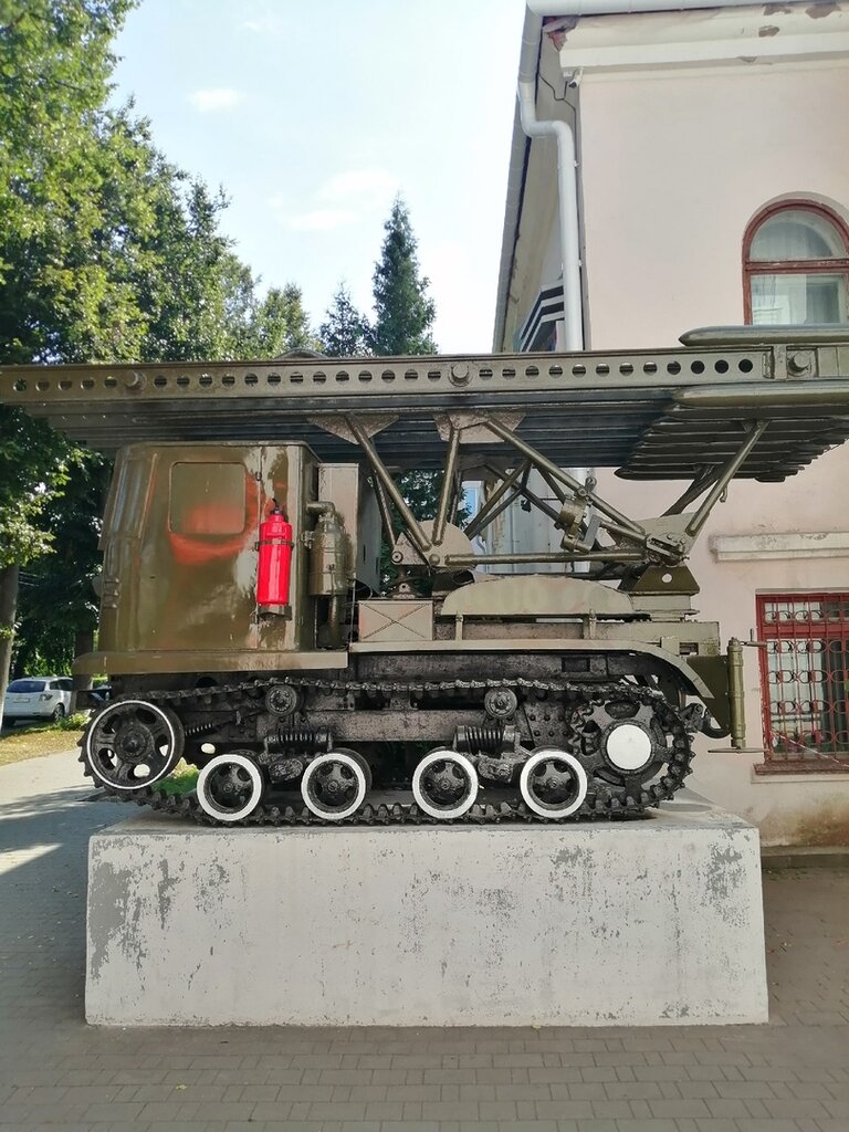 Памятник технике Рсзо Бм-13 Катюша на шасси Стз-5-нати, Новомосковск, фото