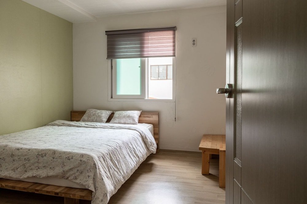 Фото Gongju Einhaus Guesthouse 1