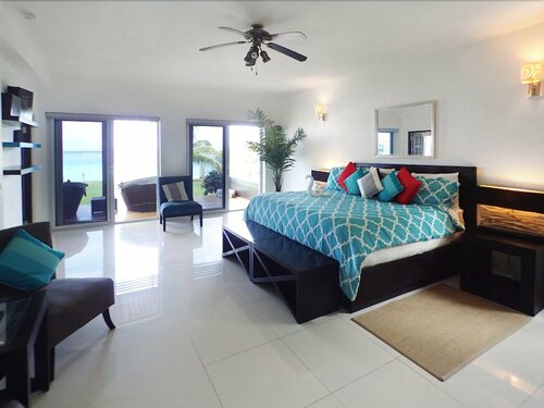 Гостиница Beachfront Modern Montego Bay, Pool, Grill, Water Sports Etc! в Монтего-Бей