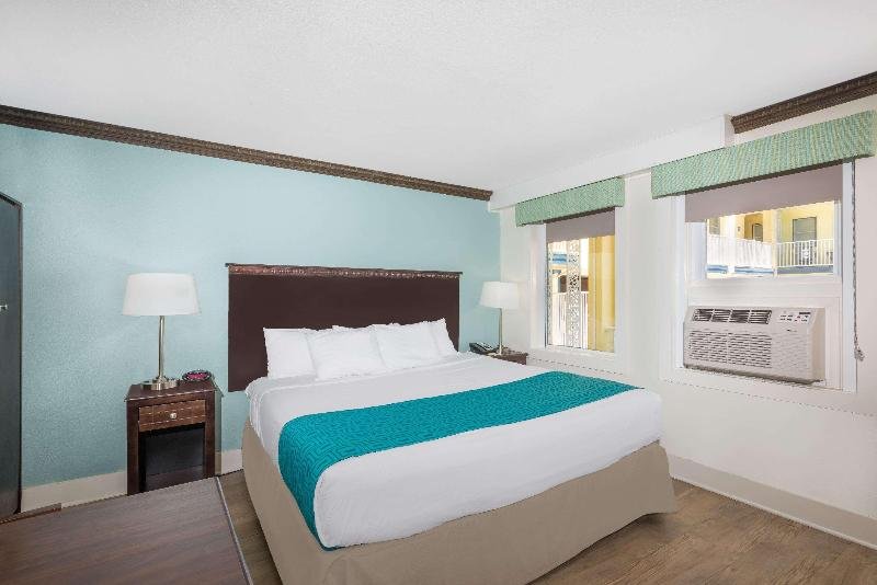 Фото Days Inn by Wyndham Ocean City Oceanfront