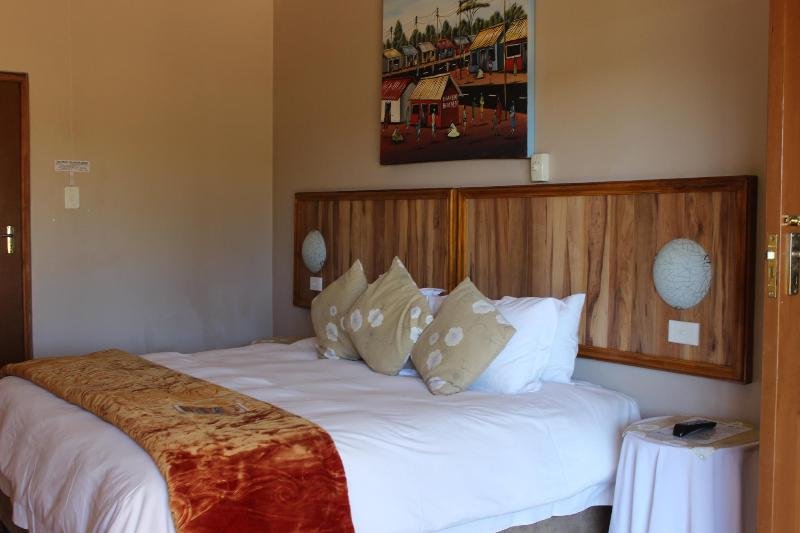 Фото Flintstone Guest House Cape Town