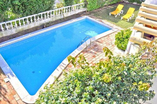 Гостиница Located on a Quiet Cul-de-sac, Just Within 1 Mile From the Centre of Vilamoura