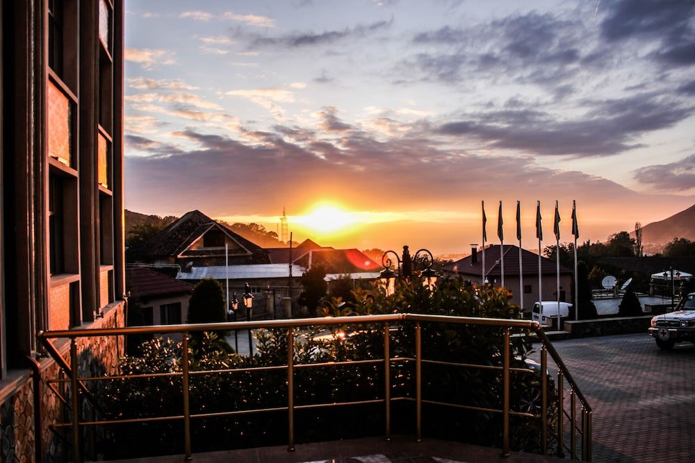 Фото Sheki Palace Hotel