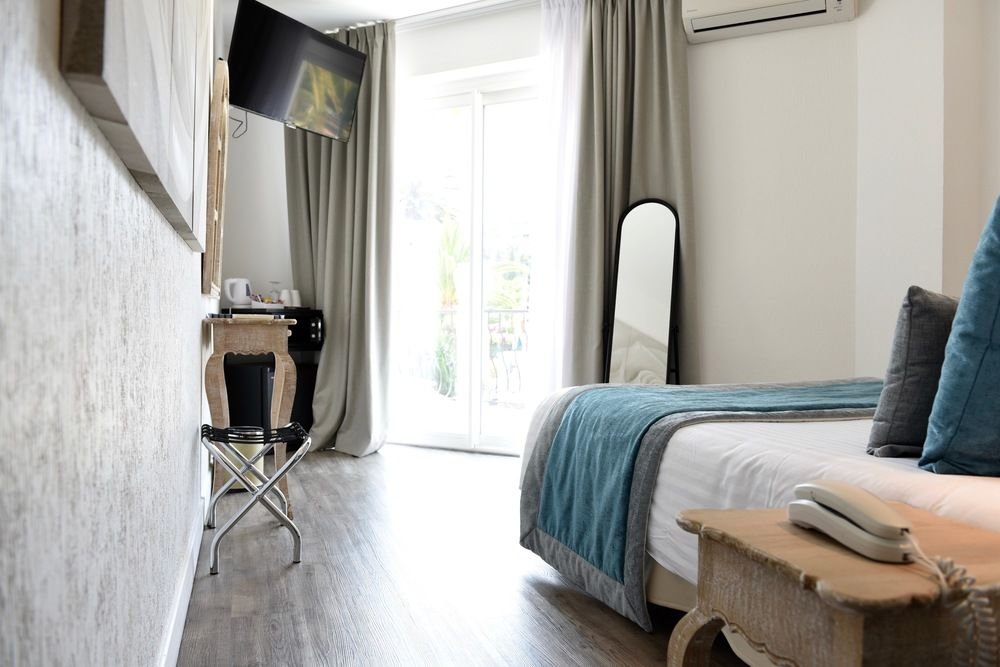 Фото Adonis Mougins