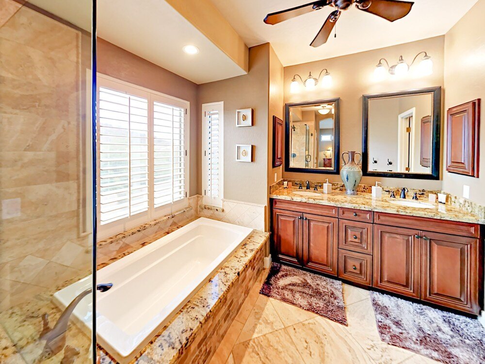 Фото E Sandia Circle - 5 Br Home